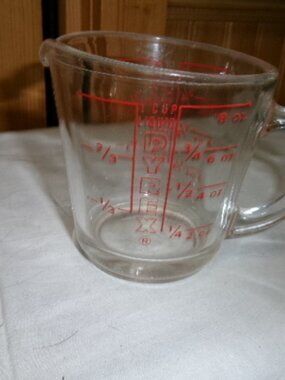 vtg Pyrex red lettering 1 cup d handle #208 good lettering
